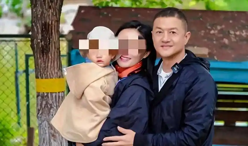 李亚鹏一切都结束,住的房子也被强制执行,清早发视频向网友道别_王菲