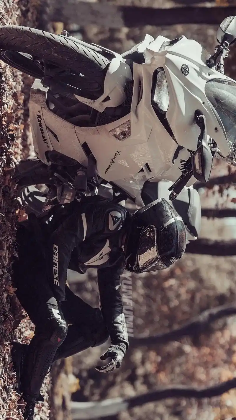 喜欢吗.#机车 #壁纸 #ninja400 #185大帅哥 - 抖音