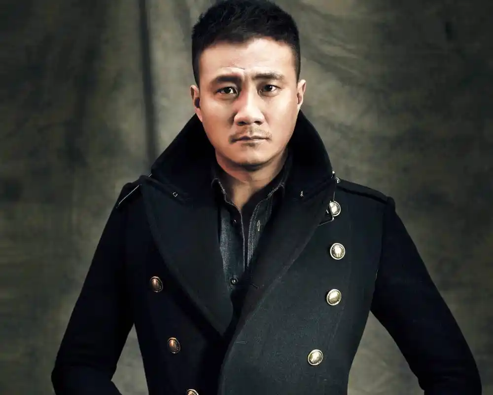 帅气硬汉胡军写真