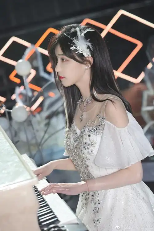 蒋芸王晓佳渊舞台