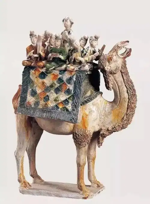 唐三彩骆驼载乐俑(来源:陕西历史博物馆藏)
