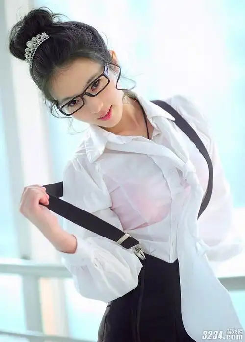 美女助理搔首弄姿不得不看~!