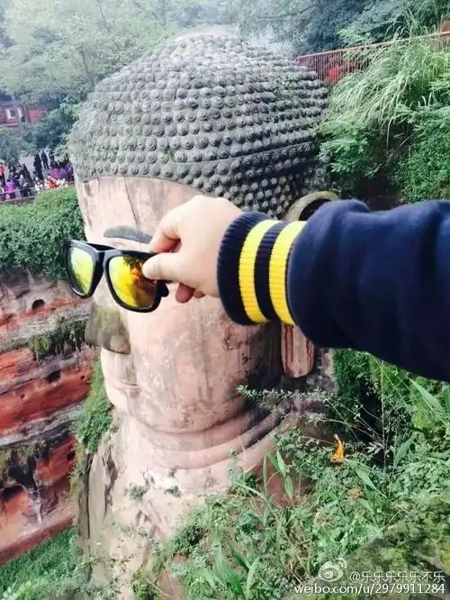 乐山大佛戴墨镜,开口唱歌视频曝光···快被全世界游客玩坏了!