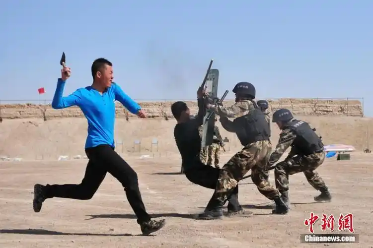 新疆武警特战队对恐怖分子不留情