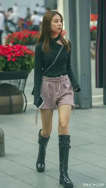 夏日高挑美女的长靴穿搭,尽显优美身姿,让倩影与众不同