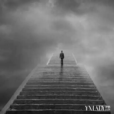 一个人在路上背影图片独自一人看大海图片2022已更新今日动态