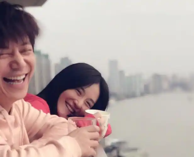 谢娜自宣布怀孕之后,除了自己晒自拍以外,就很少出现在公众场合.