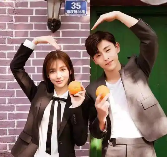 事实上,两天前,网友们分享了邓伦从三亚返回上海的消息,称邓伦3月25日