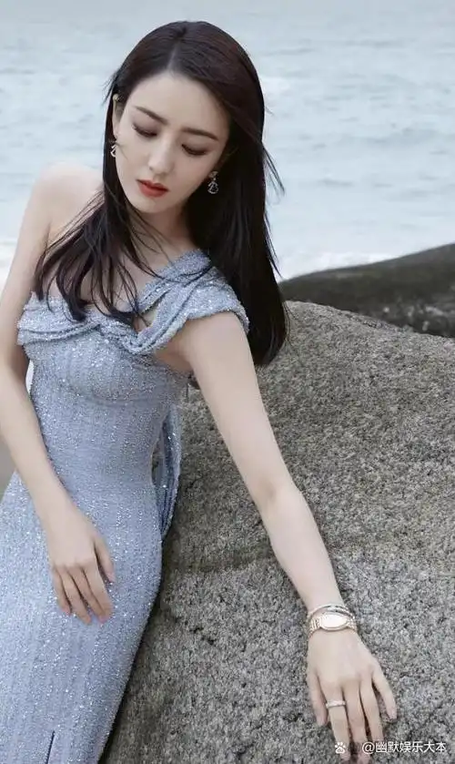 佟丽娅美貌不掩才华作品倾倒人心