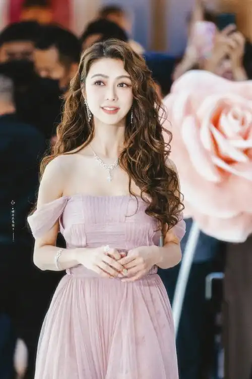 薛凯琪六福珠宝甜爱巡游