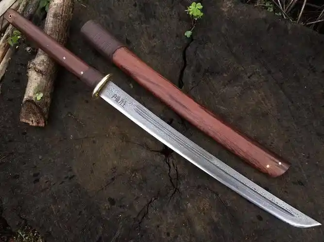 鉴赏中号马刀总长68厘米