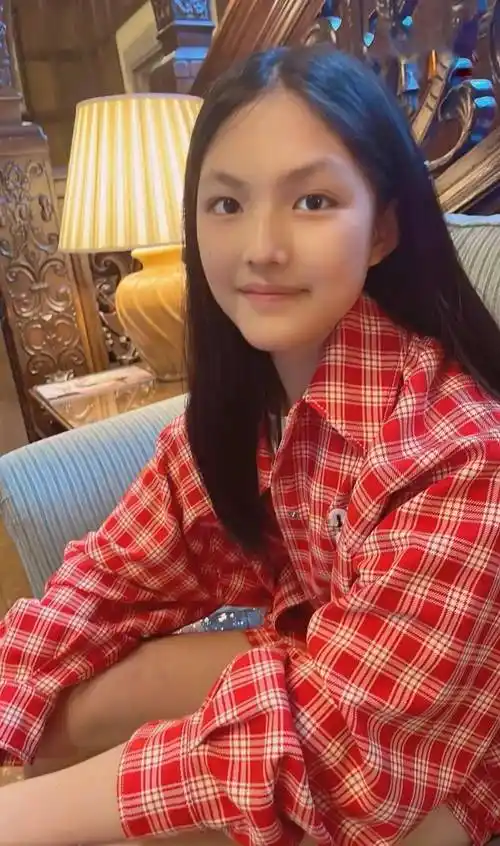 李湘王岳伦发文为女儿庆生,13岁王诗龄纤瘦苗条,近照又变漂亮_照片