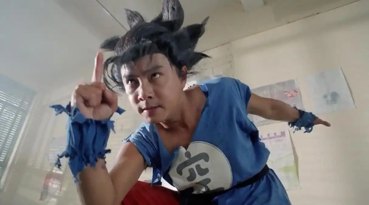 5分钟看 《超级学校霸王》, 小伙平时懦弱无能