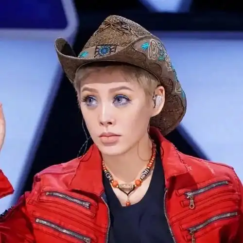 今天来看看宁静带的是什么天珠