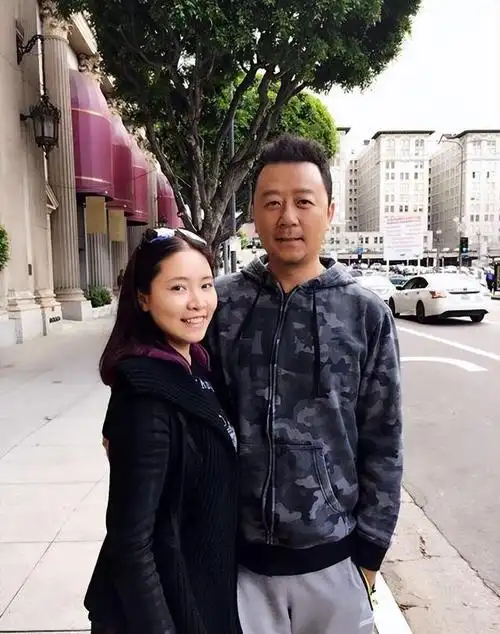 演员郭月老公是谁,演员郭月近照(郭涛妻子富态圆润)