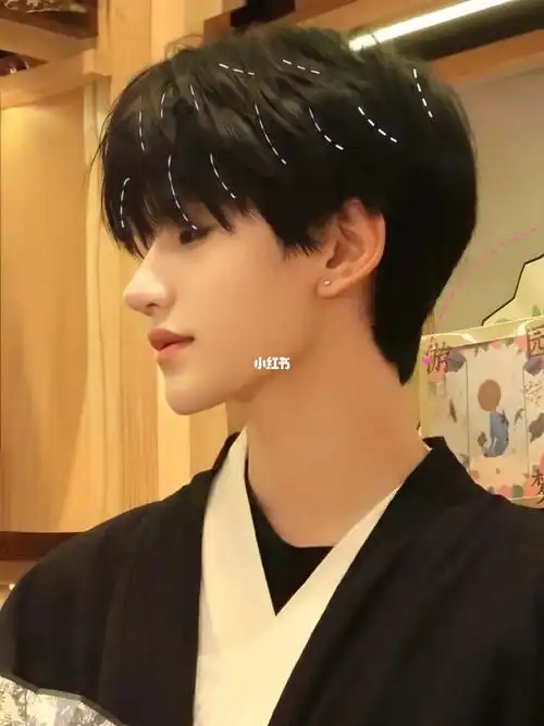 女生看了会加分的男生发型～