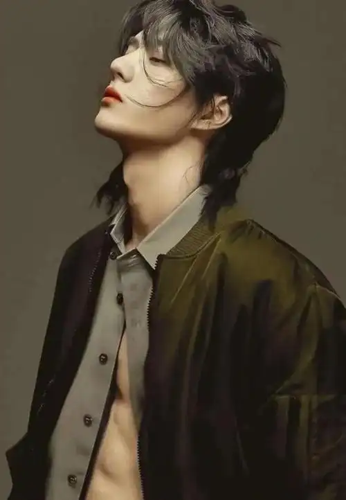 王一博腹肌封面王一博那些秀腹肌名场面