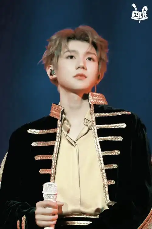 王源超话#王源客厅狂欢巡演#挥挥手,不难过,因为我们永远不告别.