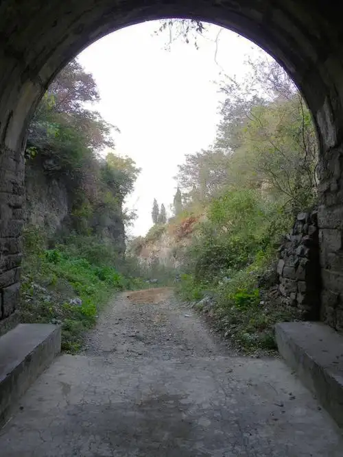 少林寺北边的轩辕关