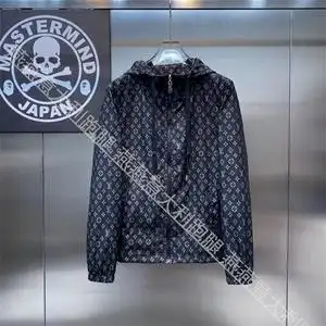 意大利直邮lv 新款满身logo字母 印花连帽夹克外套男士