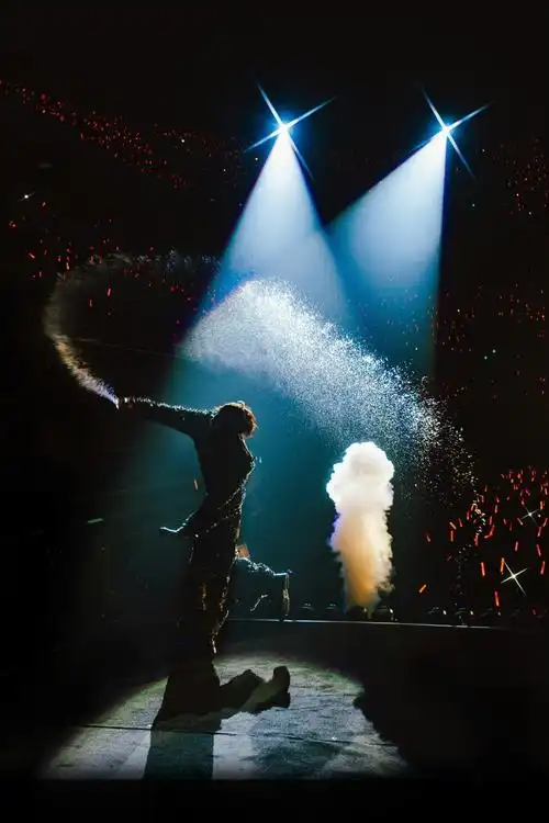 王源演唱会郑州站落幕,河南歌手陆虎现身合唱