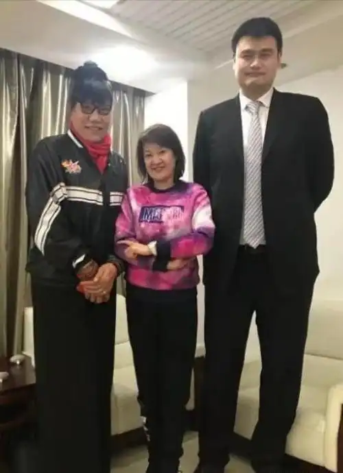 郑海霞:享受大校待遇,退役嫁给1米9街道临时专员,今成人生赢家