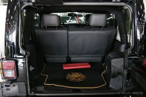 jeep牧马人后备箱