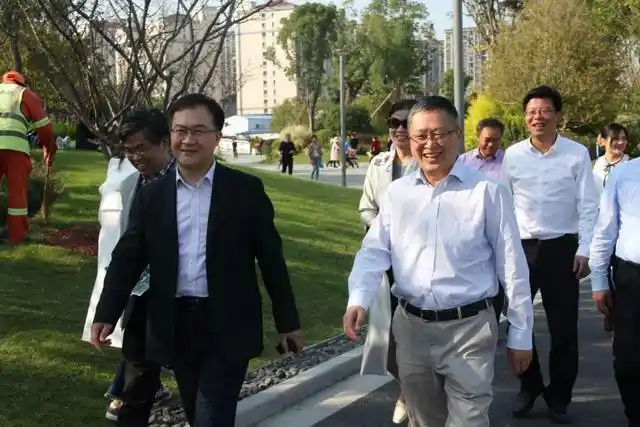 住建部城建司副司长韩煜等一行来奉视察生态园林建设情况