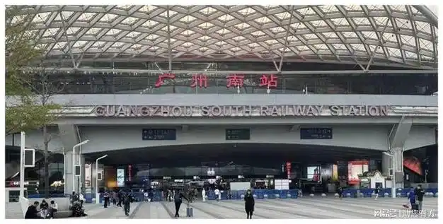 广州南站詹天佑广场地面层试开放