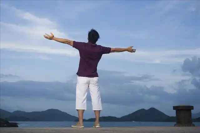 中年男人背影_中年男人背影图片