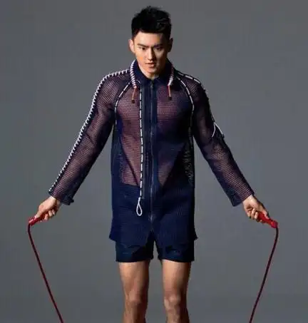 【图】宁泽涛写真集大秀性感肌肉 傅园慧自曝"看厌"小鲜肉