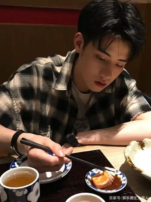 这些火爆朋友圈的"假男友"照片,竟然都是任豪