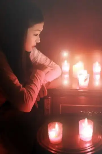 烛光里的思念唯美意境女生图片