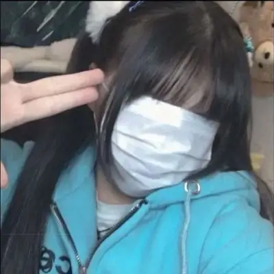 小众头像戴口罩女生头像
