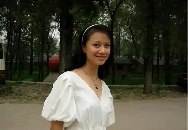 演员倪虹洁:被骗后含泪拍内衣广告,成名背后是心酸,如今怎么样