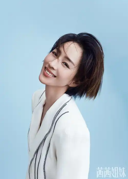 张钧甯封面大片曝光,刚柔并济,治愈满分