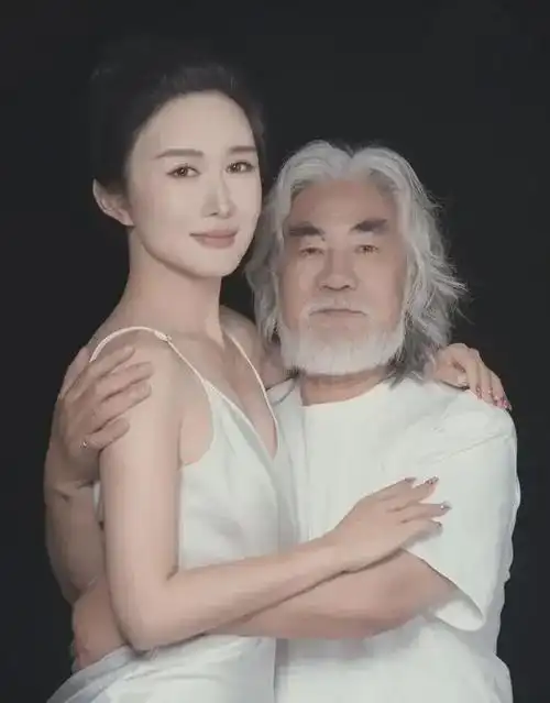 72岁张纪中将再当爸妻子晒验孕棒照片网友这波操作笑不活了