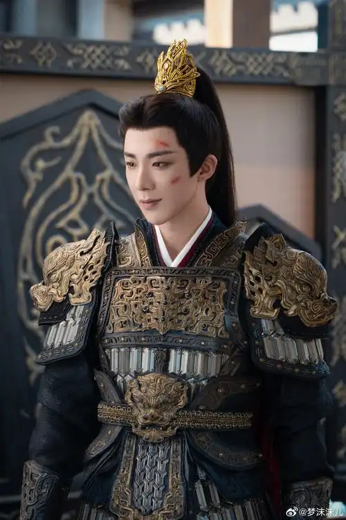 他如清风般清爽,似阳光般温暖,举手投足间洋溢着蓬勃朝气