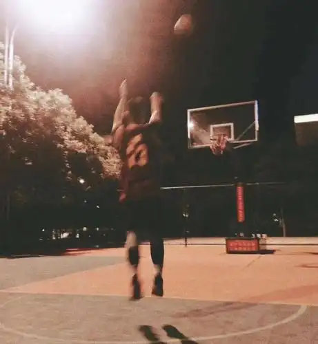 11月29日,北京体育大学体育馆,体育商学院在校篮球联赛男子组决赛中