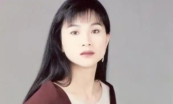 凤飞飞27岁嫁41岁豪门丈夫两人先后因肺癌离世留下40亿遗产