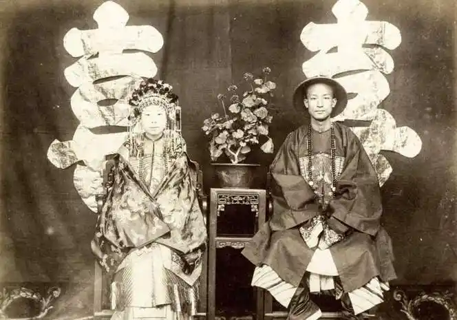 就同意了婚事,于是欧阳姑娘换上红妆,顶替王家姑娘成了曾国藩夫人