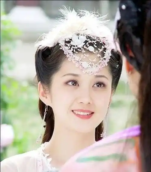 她凭借《刁蛮公主》一炮走红,却因一句话遭遇封,如今现状如何_张娜拉