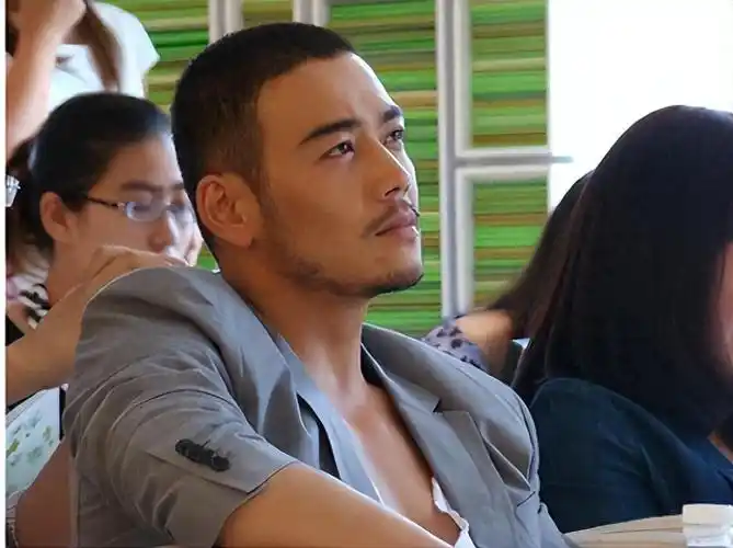 从爆红到突然消失杨烁终究为自己的狂妄自大买了单