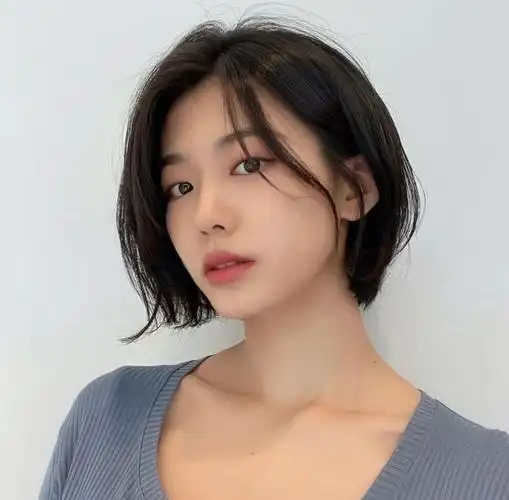 或者正装小西服都可以随意搭配,总之怎么穿都好看简单易打理,想剪短发