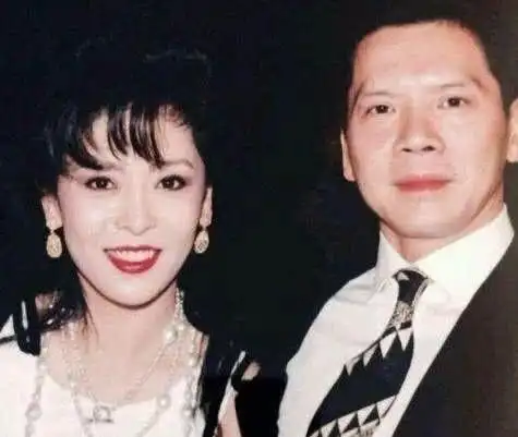 6岁得白血病,18岁被亲妈卖到舞厅,命运给她一副最