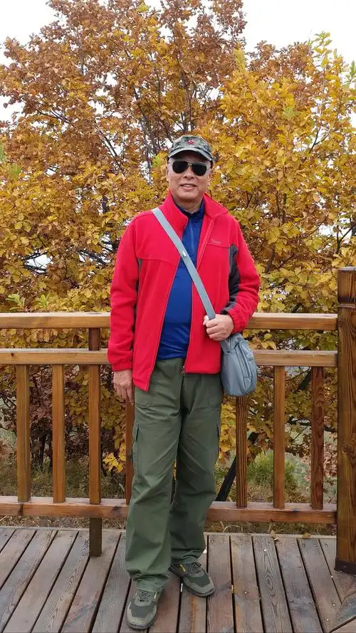 阳光老头七十岁留影