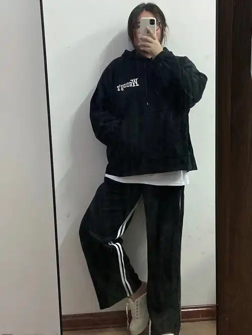 身高170  体重190设计很特别的一条拖地运动裤～穿着可百搭9093