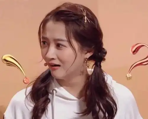 《王牌》关晓彤被惩罚,需要晒出最爱人的丑照,上镜却不是鹿晗