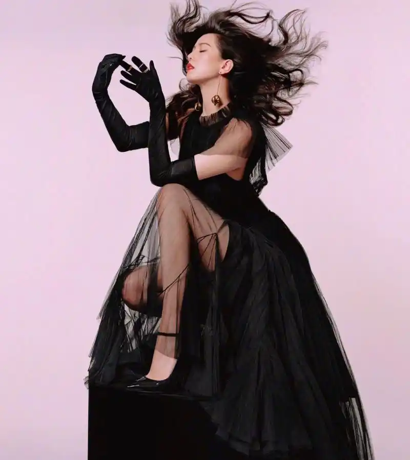 女明星刘诗诗,唯一的一次黑丝袜照片.