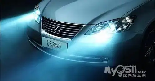 夜间行车,哪种车灯最伤眼,车友们又该如何应对